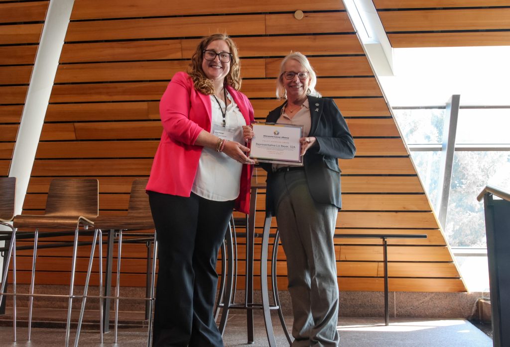 award-photo-rep-liz-reyer award-photo-rep-liz-reyer